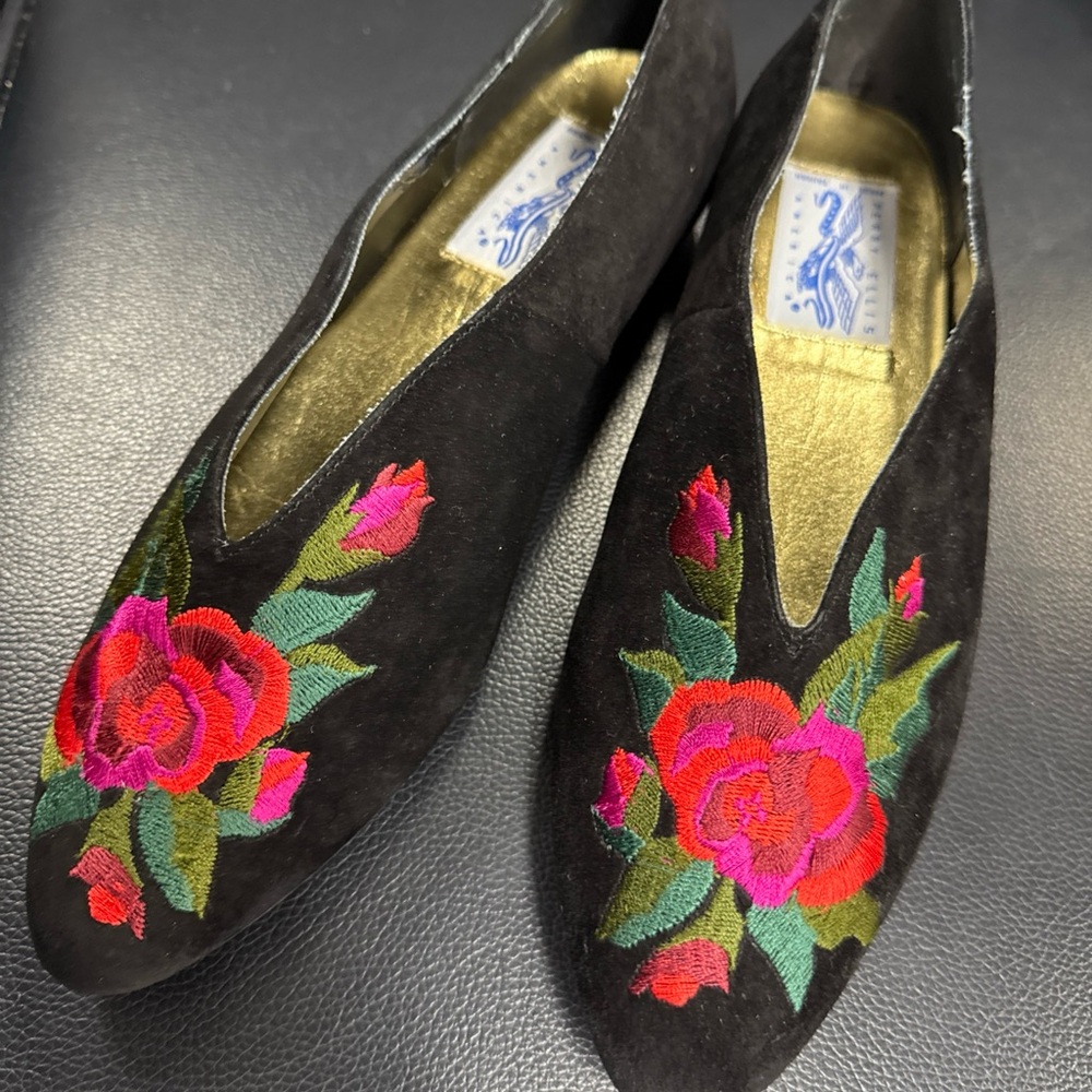 Vintage 50s/60s Perry Ellis Women’s Rose Embroidered Suede Flats